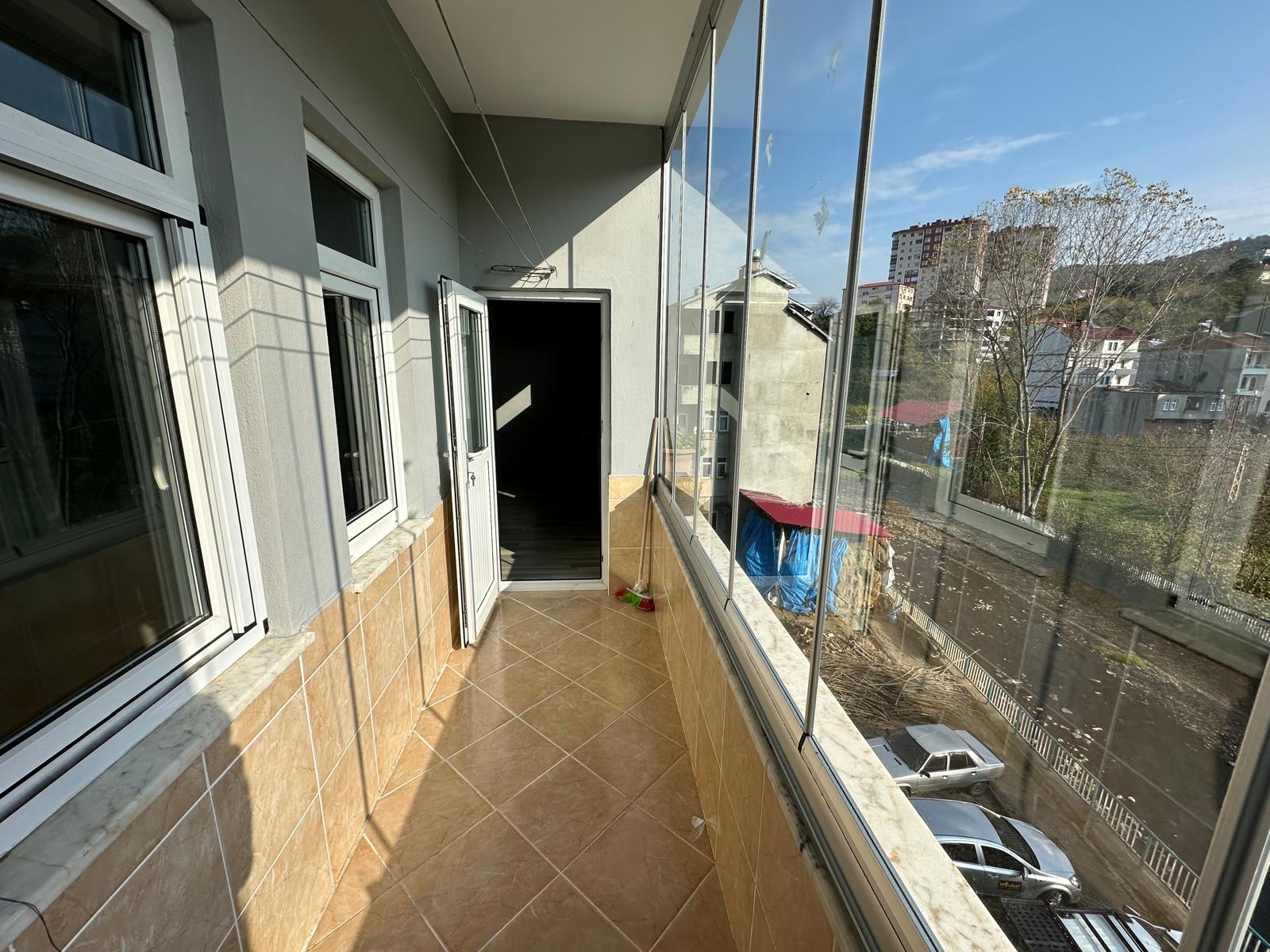 MABEL GAYRİMENKUL/VAKFIKEBİR YALIKÖY'DE SATILIK 2+1 ARAKAT DAİRE